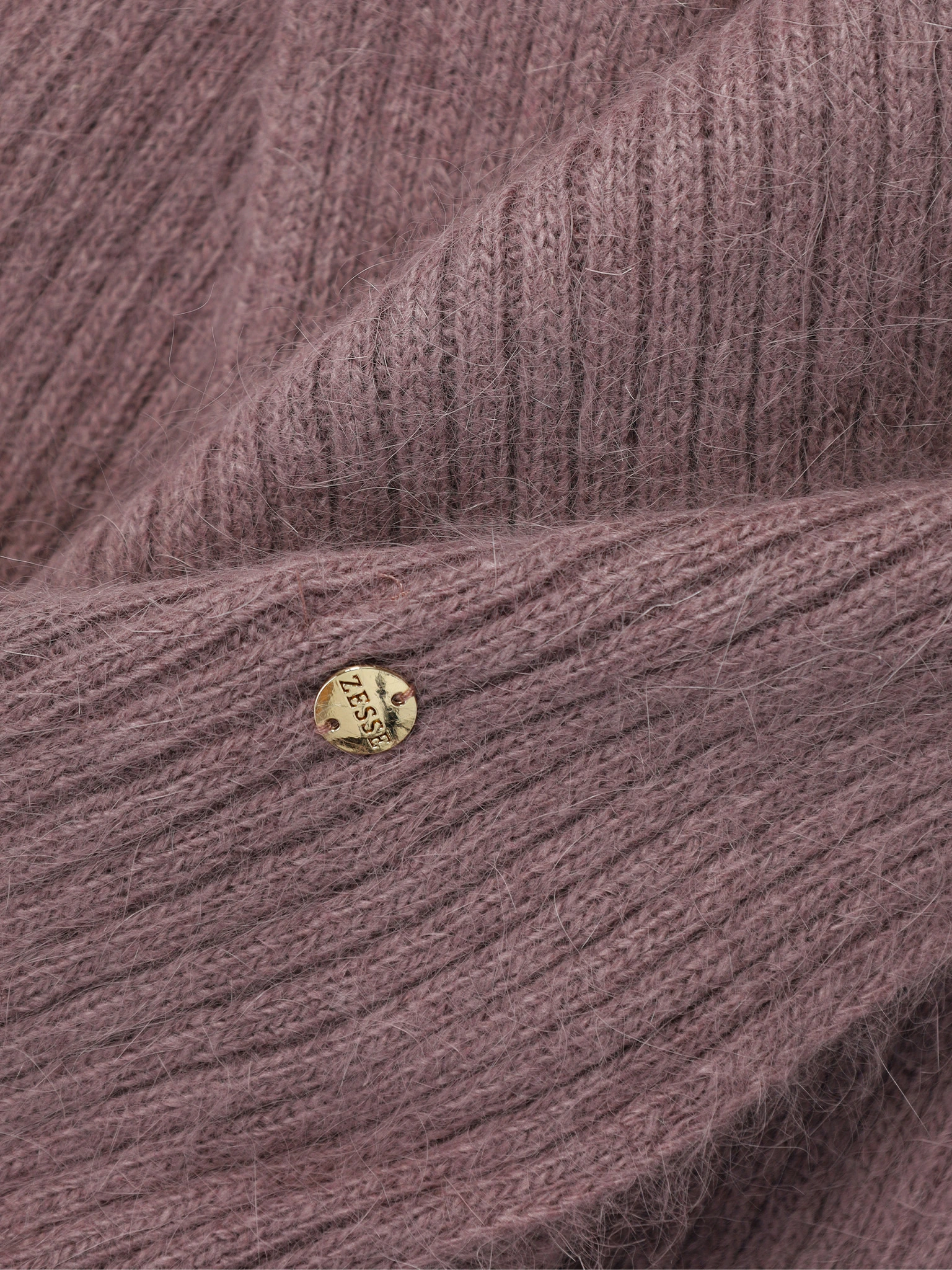 Шарф с декоративной нашивкой в ассортименте